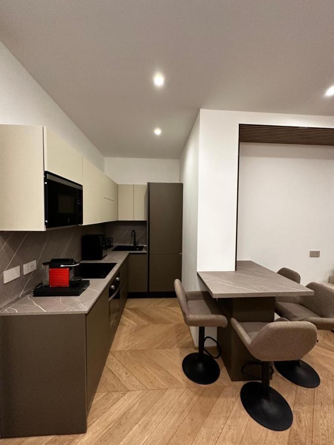 Bilocale Luxury A 50 Mt Dalla Stazione Di Milano Apartment Bagian luar foto