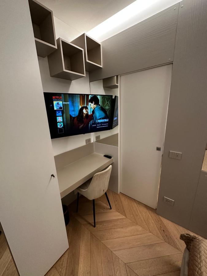 Bilocale Luxury A 50 Mt Dalla Stazione Di Milano Apartment Bagian luar foto