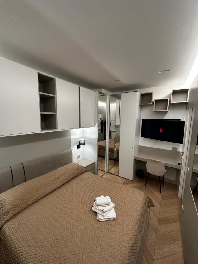Bilocale Luxury A 50 Mt Dalla Stazione Di Milano Apartment Bagian luar foto