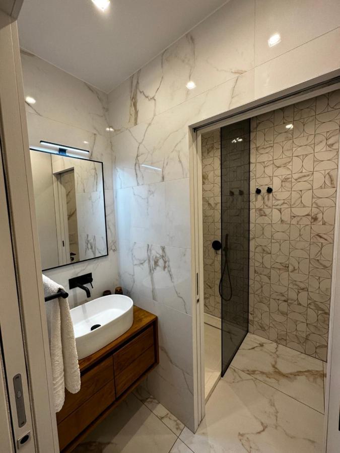 Bilocale Luxury A 50 Mt Dalla Stazione Di Milano Apartment Bagian luar foto
